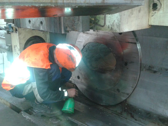 Zajlik a munka, komoly odafigyelés közepette