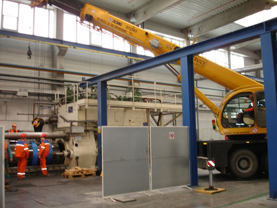 Présgép szervizelése a meghibásodás helyszínén